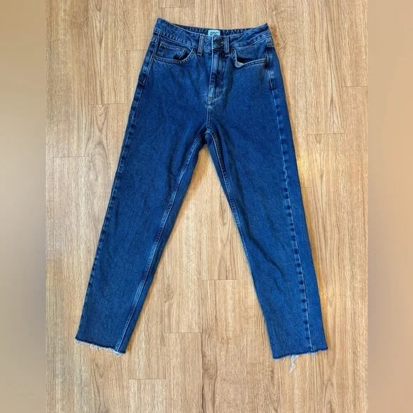 BDG Urban Outfitters Mom Jeans raw hem - Picture 2 of 9